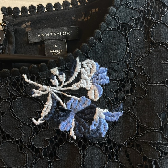 Ann Taylor fully lined, embroidered shell. - Picture 2 of 5